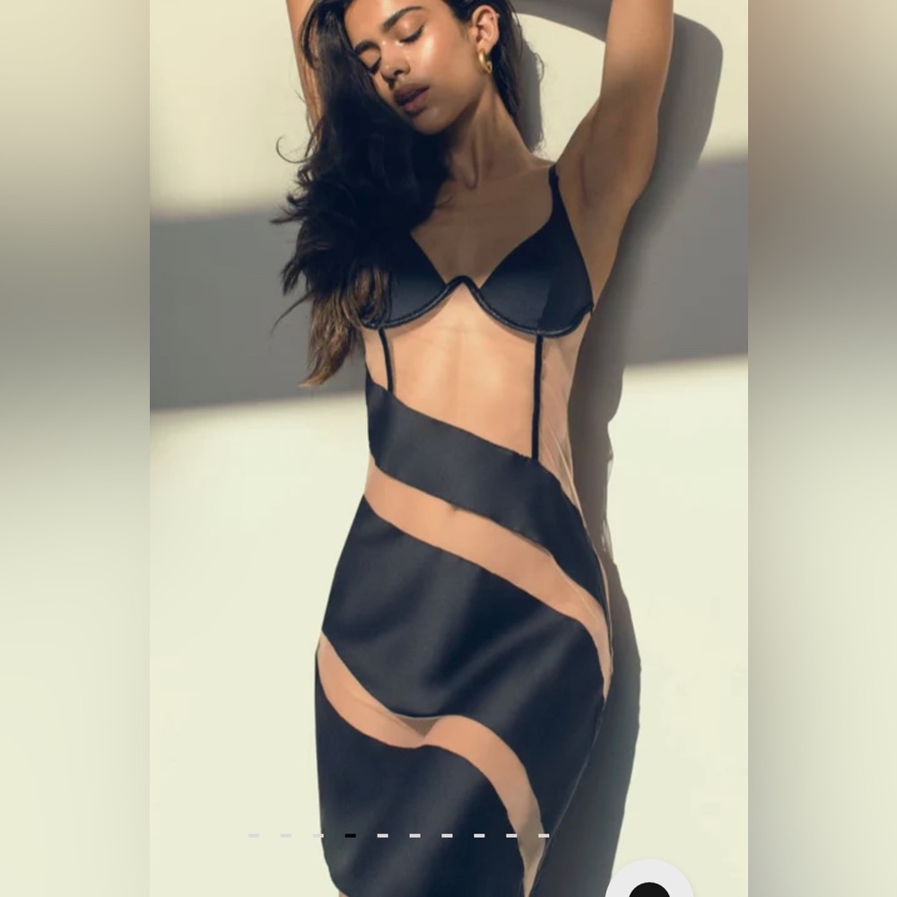 god saves queens scarlett dress